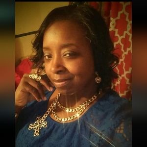 Meet your Posher, Leona